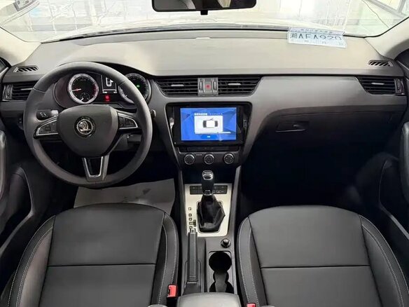 2021 Skoda Octavia III (A7) Рестайлинг, белый, 1600000 рублей - вид 5