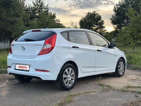 2015 Hyundai Solaris I Рестайлинг, белый, 680000 рублей, вид 3