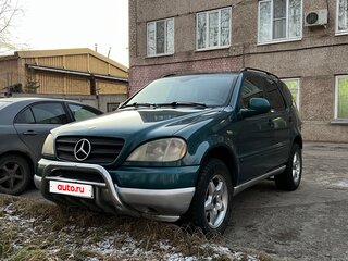1998 Mercedes-Benz M-Класс 320 I (W163), зелёный, 500000 рублей, вид 1