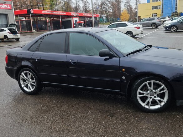 1997 Audi A4 I (B5), синий, 410000 рублей - вид 3