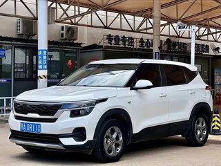 2022 Kia KX3, белый, 1400001 рублей, вид 1