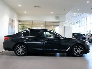 2018 BMW 5 серии 520d xDrive VII (G30/G31/G38), чёрный, 3300000 рублей, вид 4
