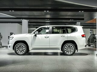 2025 Toyota Land Cruiser 300 Series, белый, 15390000 рублей, вид 4