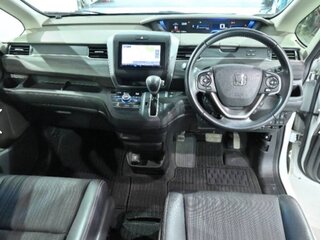 2017 Honda Freed II, белый, 1050000 рублей, вид 5
