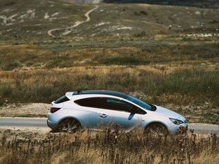 2012 Opel Astra GTC J Рестайлинг, белый, 850000 рублей, вид 3
