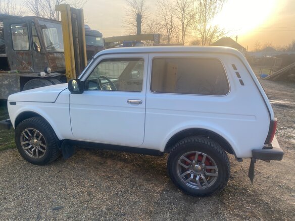 2014 Lada (ВАЗ) 2121 (4x4) I Рестайлинг, белый, 550000 рублей - вид 2