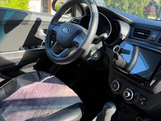 2013 Kia Rio 4-speed III, красный, 650000 рублей, вид 5