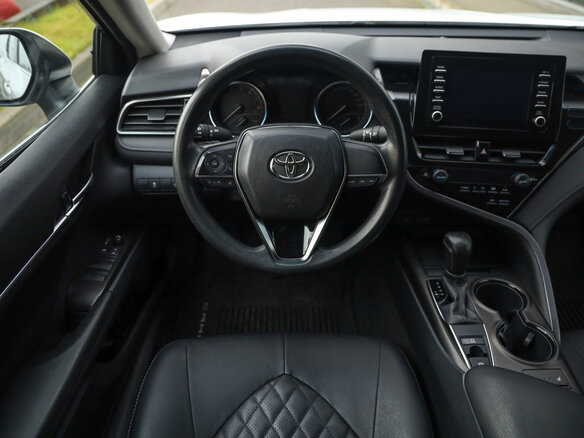 2021 Toyota Camry VIII (XV70) Рестайлинг, белый, 2499777 рублей - вид 11