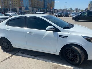 2014 Kia Rio III, белый, 880000 рублей, вид 3