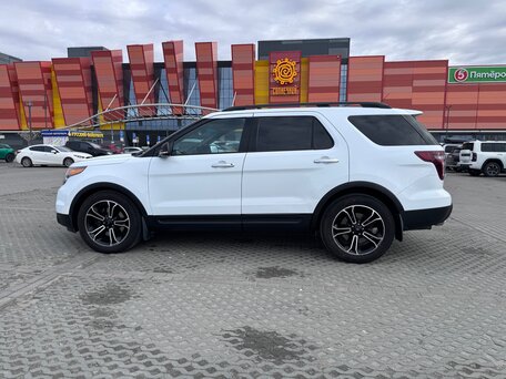 2013 Ford Explorer Sport V, белый, 2444444 рублей, вид 5