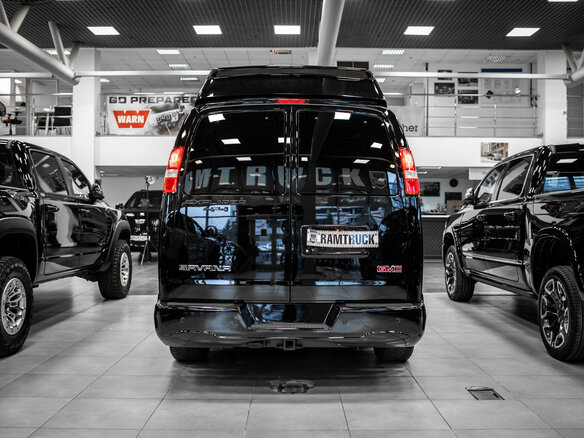 2024 GMC Savana I Рестайлинг, чёрный, 14999999 рублей - вид 8