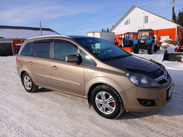 2013 Opel Zafira B Рестайлинг, бежевый, 700000 рублей - вид 2