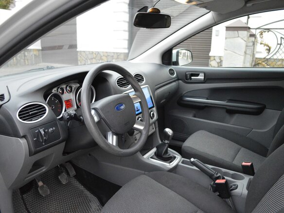 2010 Ford Focus II Рестайлинг, серебристый, 890000 рублей - вид 6
