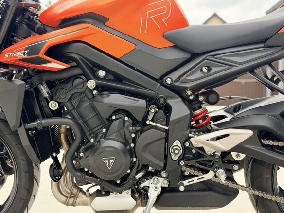 2025 Triumph Street Triple, оранжевый, 1230000 рублей - вид 14