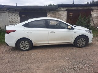2018 Hyundai Solaris II, белый, 690000 рублей, вид 2