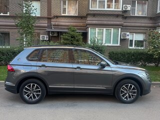 2021 Volkswagen Tiguan II Рестайлинг, серый, 2500000 рублей, вид 2