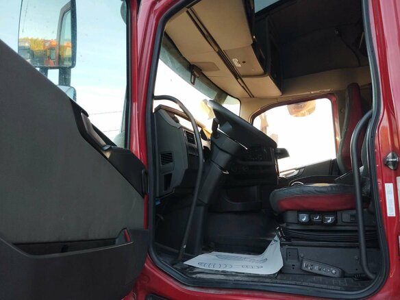 2016 Volvo FH, красный, 5791000 рублей - вид 8