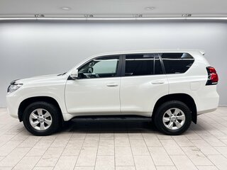 2018 Toyota Land Cruiser Prado 150 Series Рестайлинг 2, белый, 4399000 рублей, вид 3
