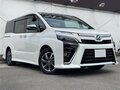 2021 Toyota Voxy III (R80) Рестайлинг, белый, 1790000 рублей - вид 2