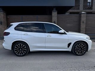 2023 BMW X5 30d IV (G05/G18) Рестайлинг, белый, 12000000 рублей, вид 3