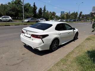 2021 Toyota Camry US Market VIII (XV70) Рестайлинг, белый, 2799999 рублей, вид 4