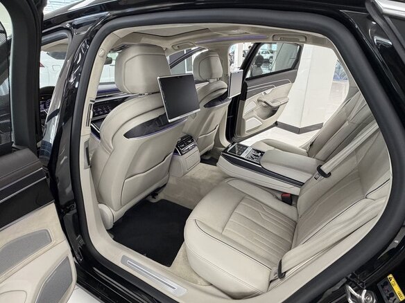 2018 Audi A8 Long 55 TFSI IV (D5), чёрный, 5700000 рублей - вид 17