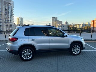 2015 Volkswagen Tiguan I Рестайлинг, серебристый, 1750000 рублей, вид 3
