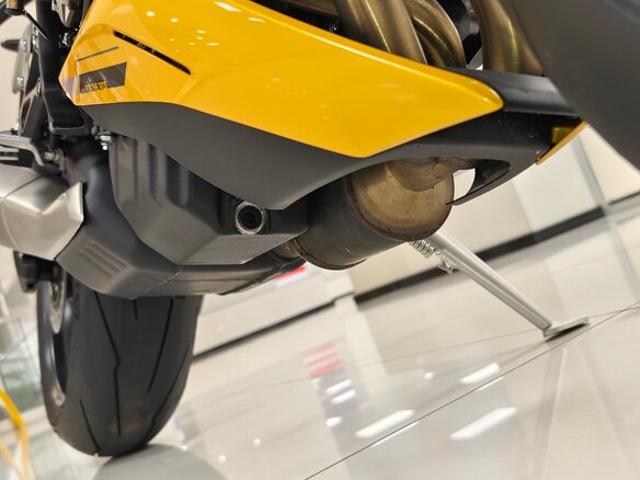 2025 Triumph Street Triple, жёлтый - вид 12