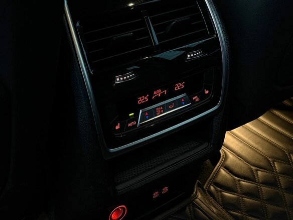 2022 BMW X7 40i I (G07) Рестайлинг, серый - вид 27