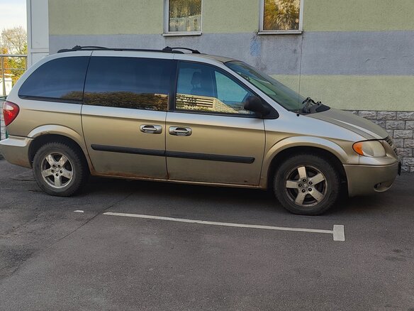 2004 Dodge Caravan IV, золотистый, 560000 рублей - вид 2