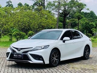 2022 Toyota Camry VIII (XV70) Рестайлинг, белый, 3600000 рублей, вид 1