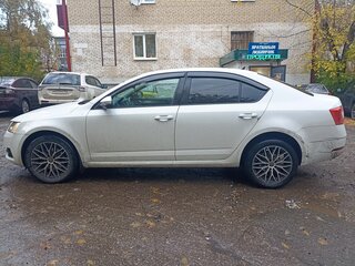 2017 Skoda Octavia III (A7) Рестайлинг, белый, 1480000 рублей, вид 3