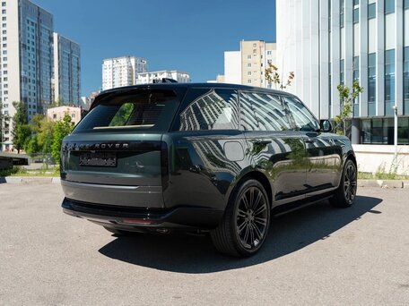 2026 Land Rover Range Rover P530 MHEV Long V, зелёный, 28300000 рублей, вид 2