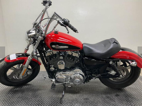 2011 Harley-Davidson Sportster 1200, красный, 540000 рублей - вид 1