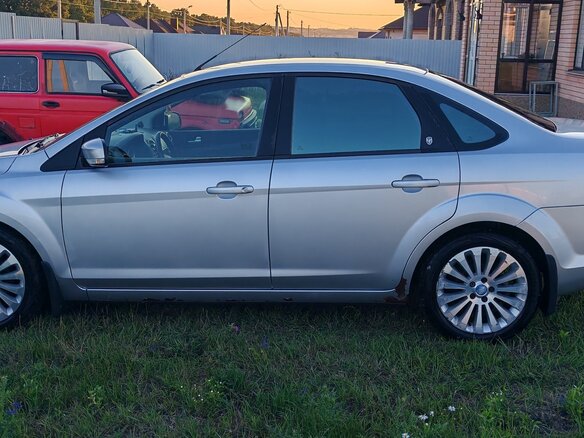 2008 Ford Focus II Рестайлинг, серебристый, 600000 рублей - вид 4