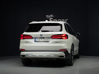 2024 BMW X5 40i IV (G05/G18) Рестайлинг, белый, 11111000 рублей, вид 4