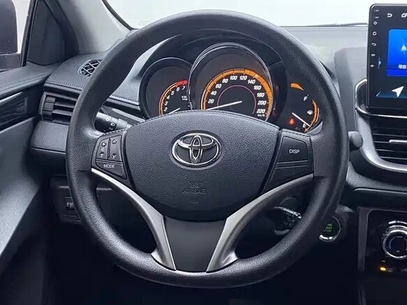2022 Toyota Yaris L XP150 Рестайлинг, белый, 948000 рублей - вид 13