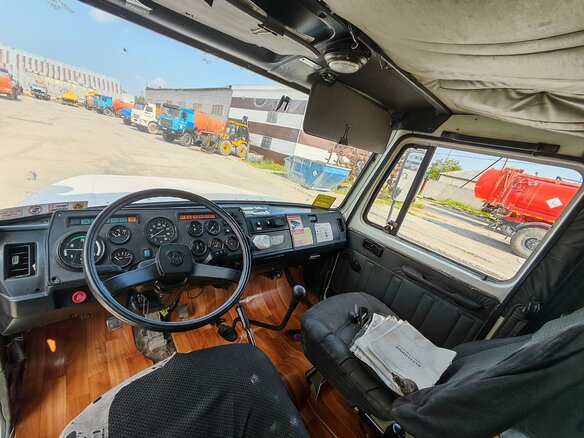 2010 ГАЗ 3308, белый, 2000000 рублей - вид 9
