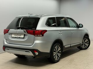 2020 Mitsubishi Outlander III Рестайлинг 3, серебристый, 2345000 рублей, вид 2