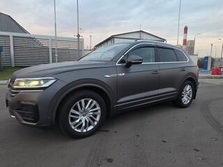 2019 Volkswagen Touareg III, серый, 5750000 рублей, вид 1