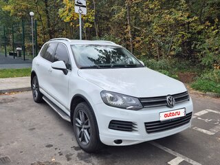 2013 Volkswagen Touareg II, белый, 1900000 рублей, вид 4