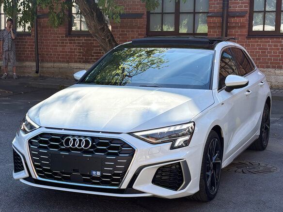 2023 Audi A3 Sportback 35 TFSI IV (8Y), белый, 2360000 рублей