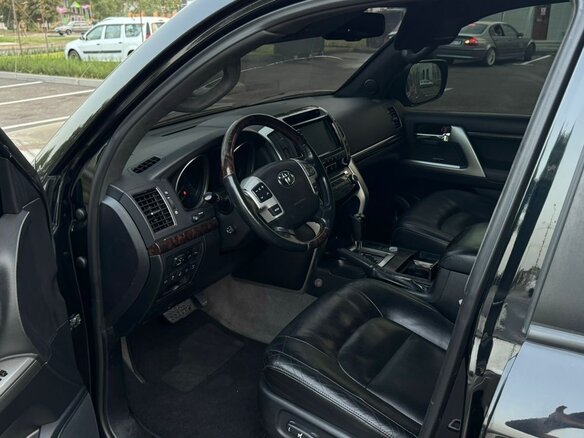 2013 Toyota Land Cruiser 200 Series Рестайлинг 1, чёрный, 4000000 рублей - вид 8