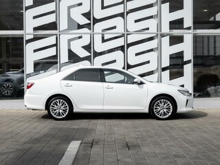 2015 Toyota Camry VII (XV50) Рестайлинг, белый, 1774000 рублей, вид 5