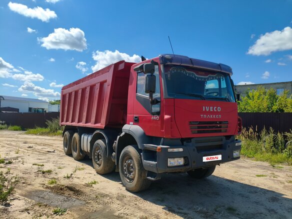 2005 Iveco Trakker, красный, 3200000 рублей - вид 1
