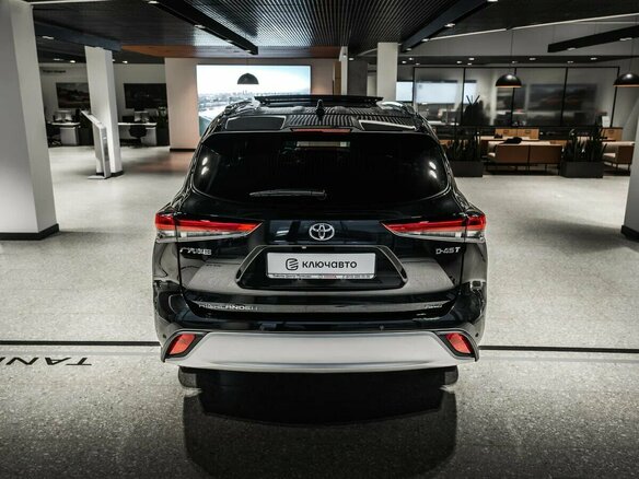 2026 Toyota Highlander IV (XU70), чёрный - вид 4