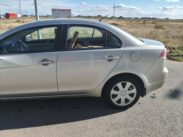 2014 Mitsubishi Lancer X Рестайлинг, серебристый, 870000 рублей - вид 5