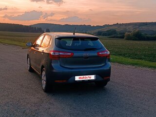 2013 Kia Rio 5-speed III, серый, 615000 рублей, вид 3