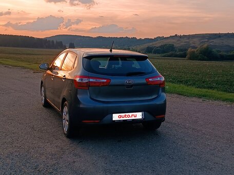 2013 Kia Rio 5-speed III, серый, 615000 рублей, вид 3
