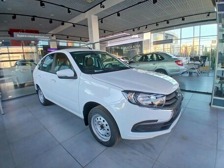 2026 Lada (ВАЗ) Granta I Рестайлинг, белый, 1324000 рублей, вид 3